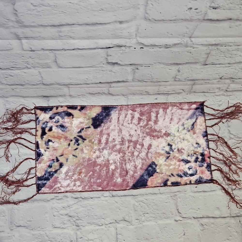 Elegant Pink and Cream Table Runner